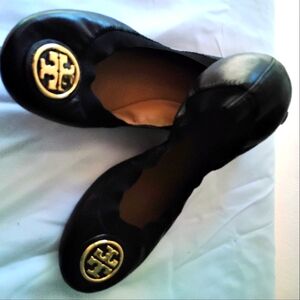 Tori Burch Claire Ballet shoes color black. Very good condition size 7M.